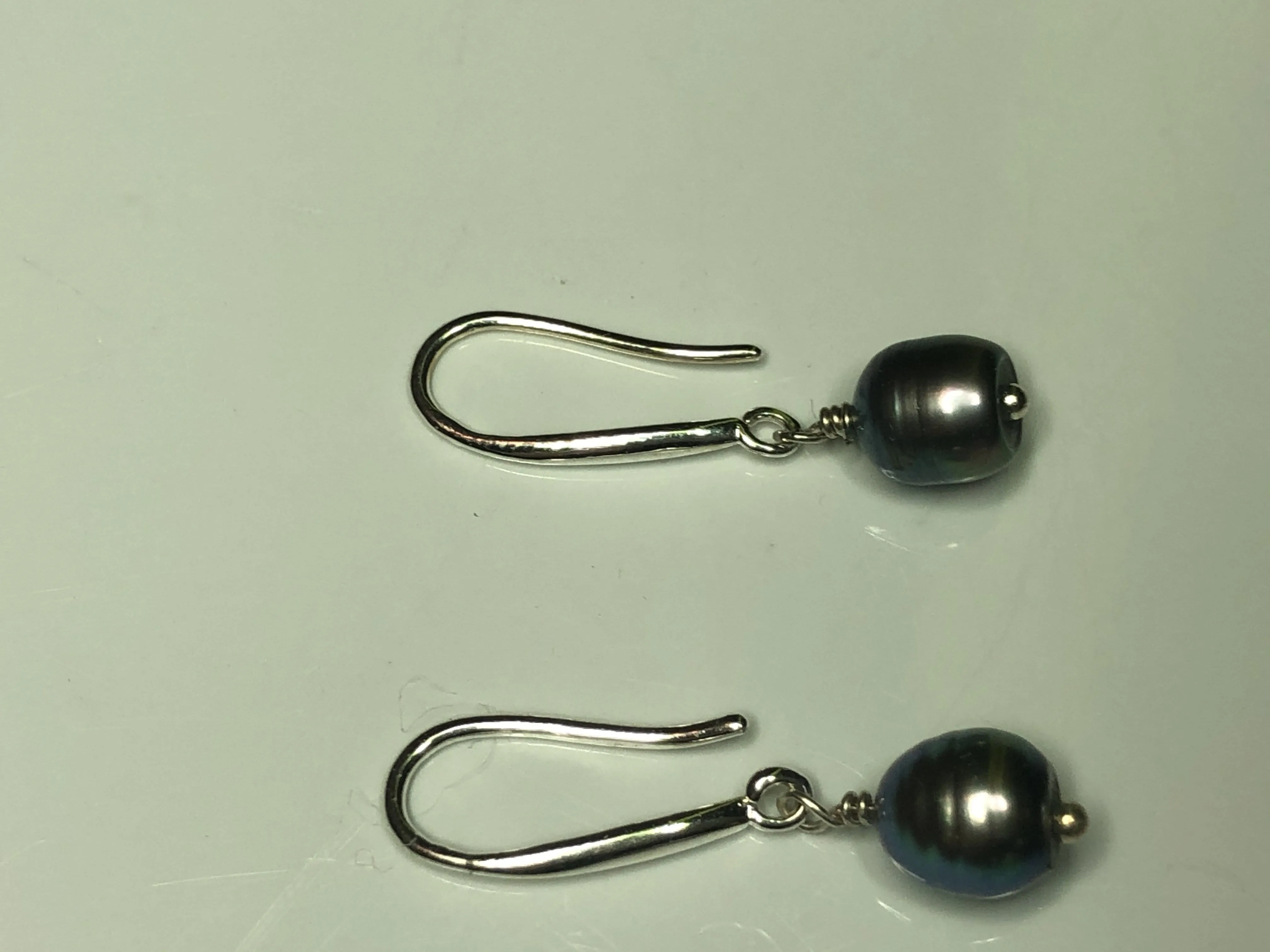 Earrings: Single peacock freshwaterpearl drop earrings